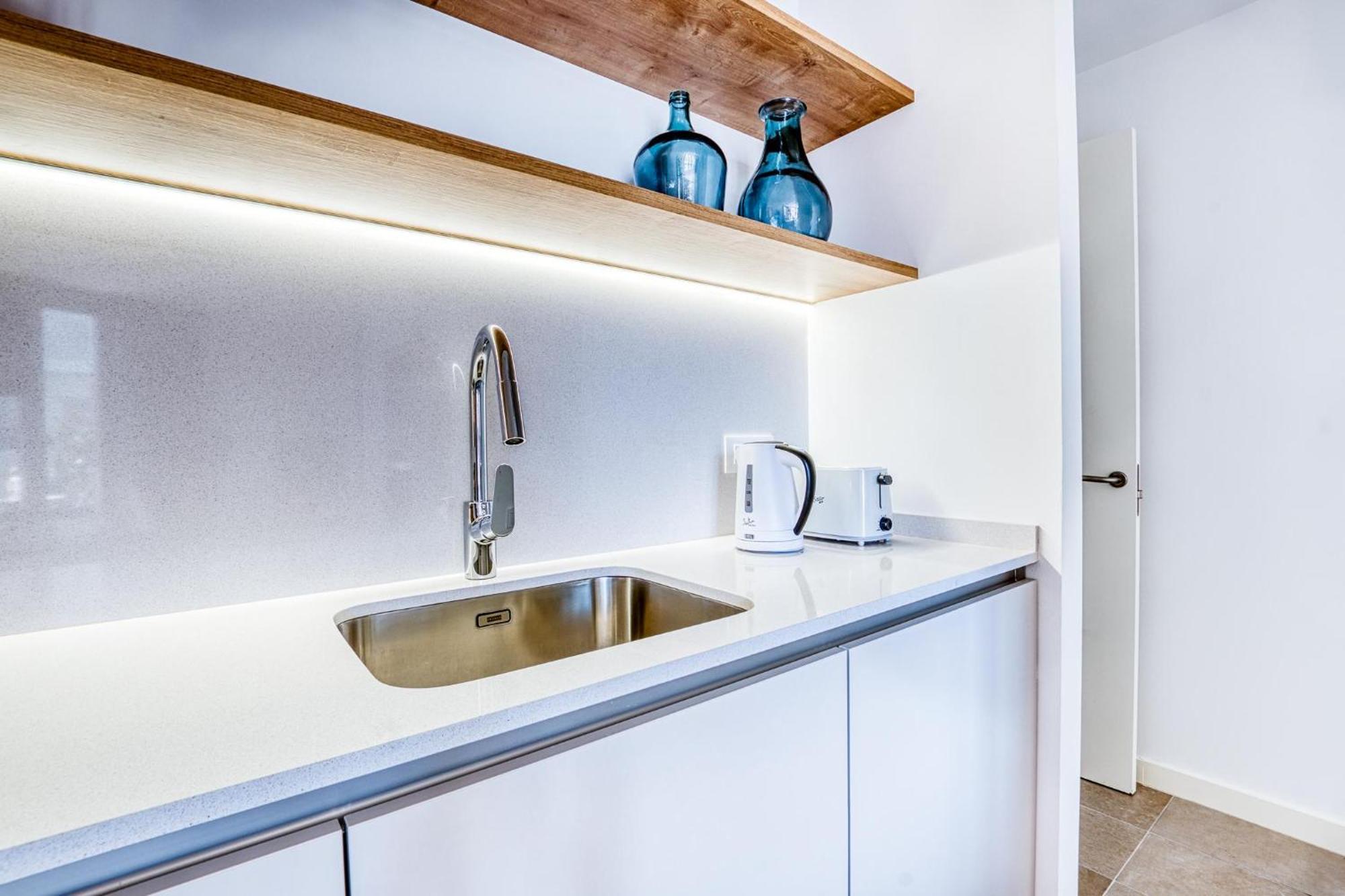 Apartment Chic! By Alegria
